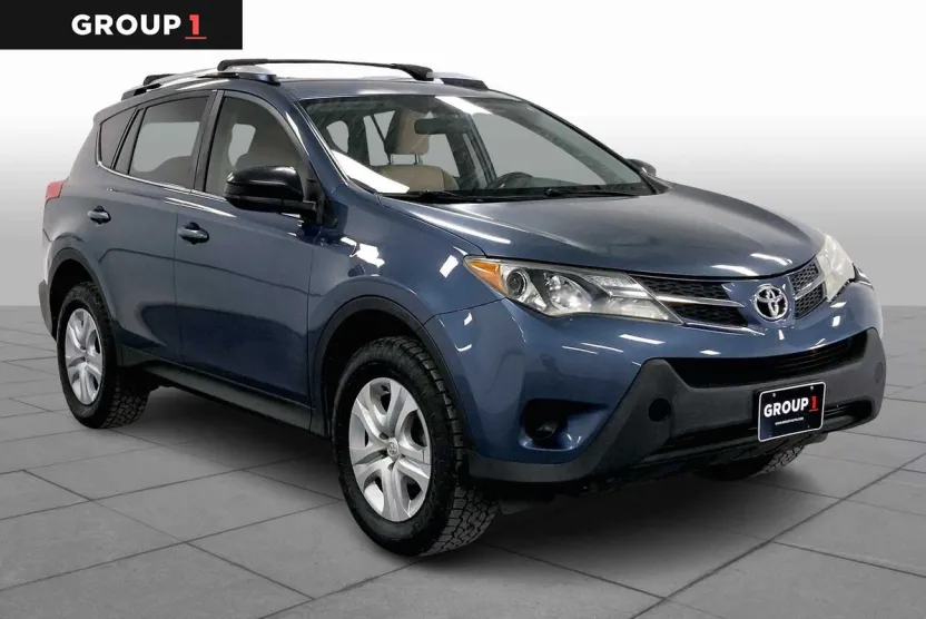 2013 Toyota RAV4 LE photo 1