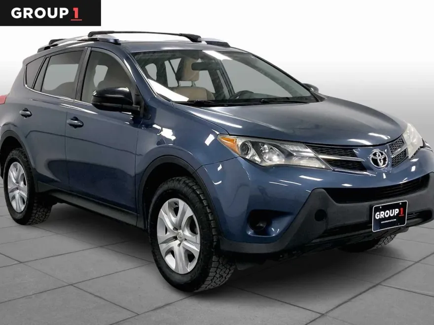2013 Toyota RAV4 LE photo 1