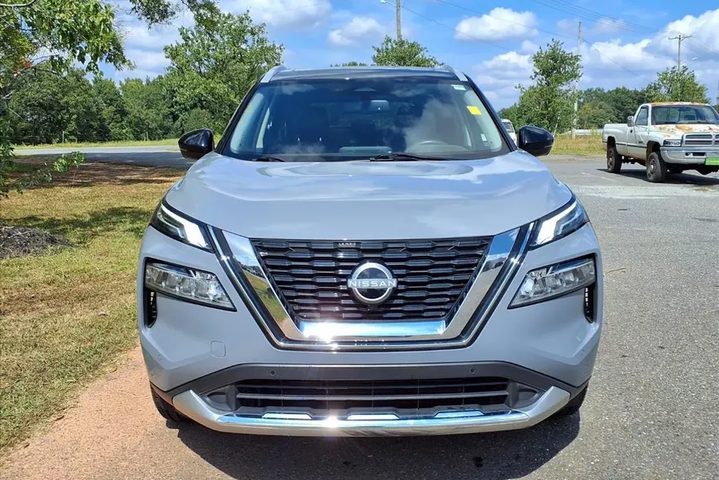 2023 Nissan Rogue Platinum photo 1