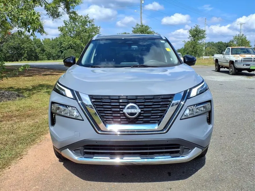 2023 Nissan Rogue Platinum photo 1