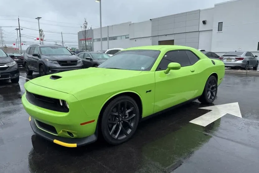 2023 Dodge Challenger R/T photo 1