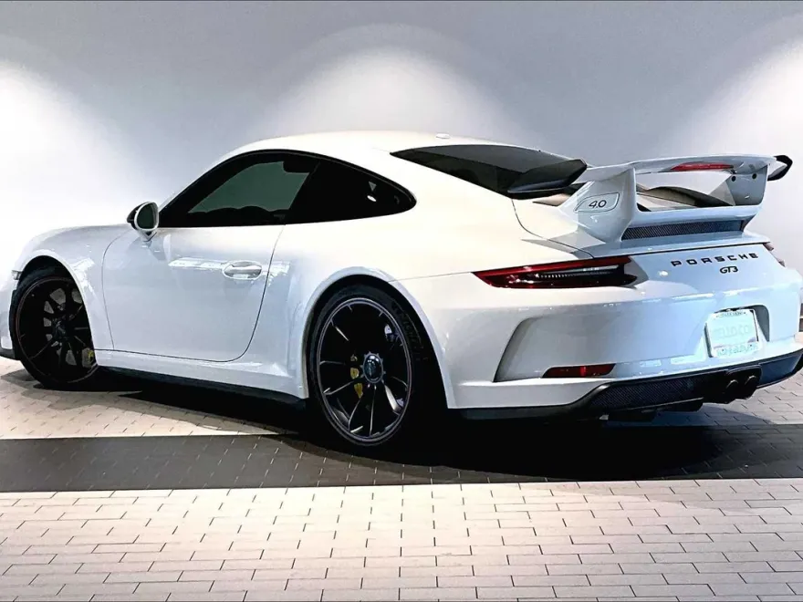 2018 Porsche 911 GT3 Coupe photo 3