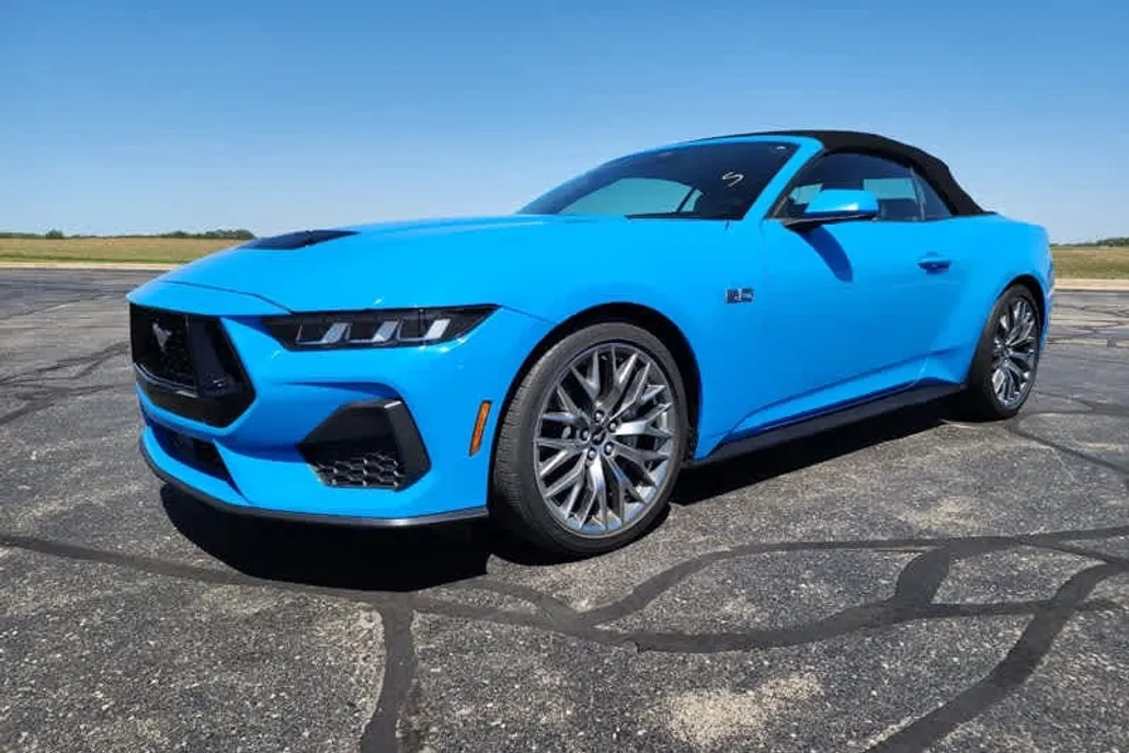2024 Ford Mustang GT photo 1