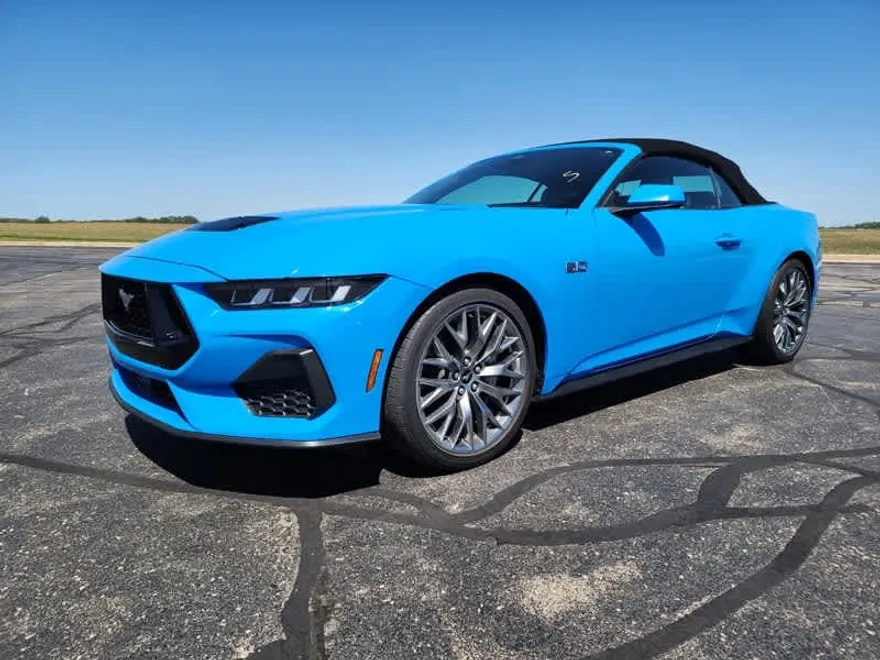 2024 Ford Mustang GT photo 1