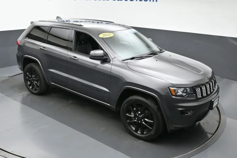 2021 Jeep Grand Cherokee Laredo X photo 1
