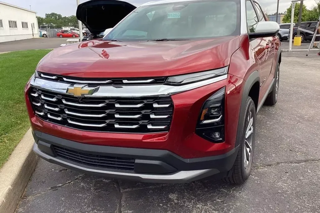 2026 Chevrolet Equinox LT photo 1