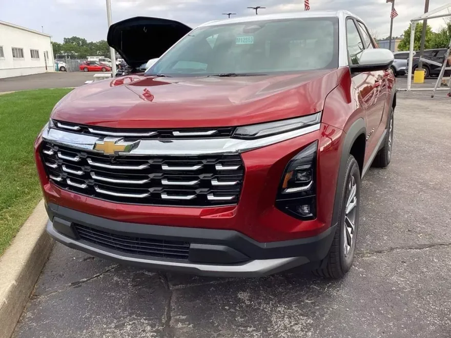 2026 Chevrolet Equinox LT photo 1