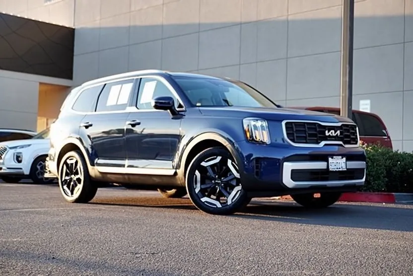 2025 Kia Telluride S photo 1