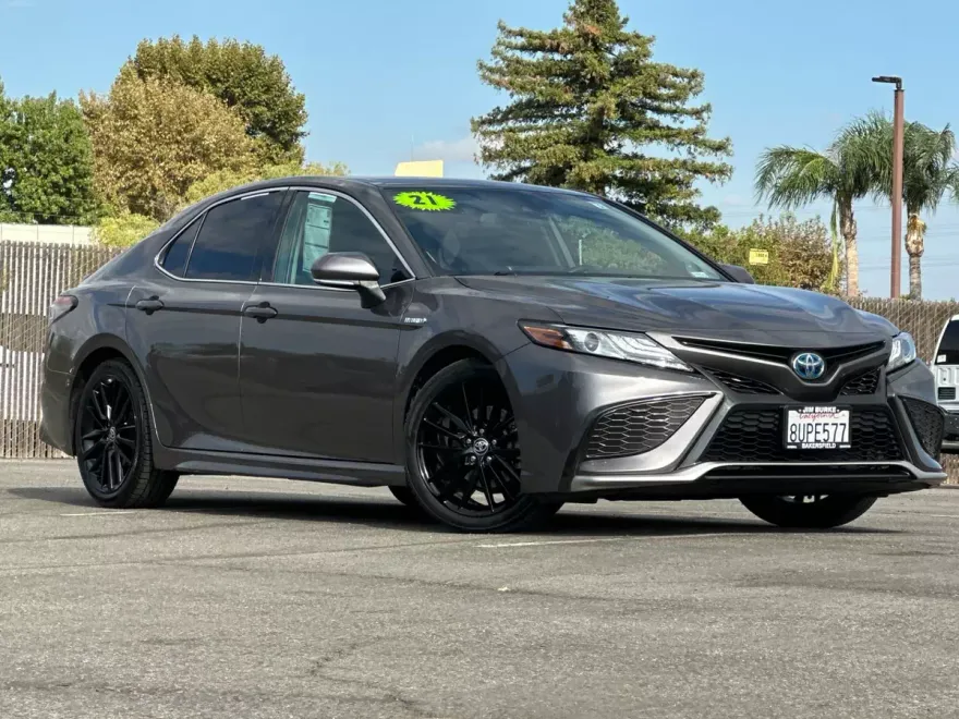 2021 Toyota Camry Hybrid XSE photo 1