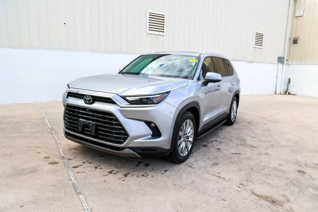 2024 Toyota Grand Highlander Platinum photo 1