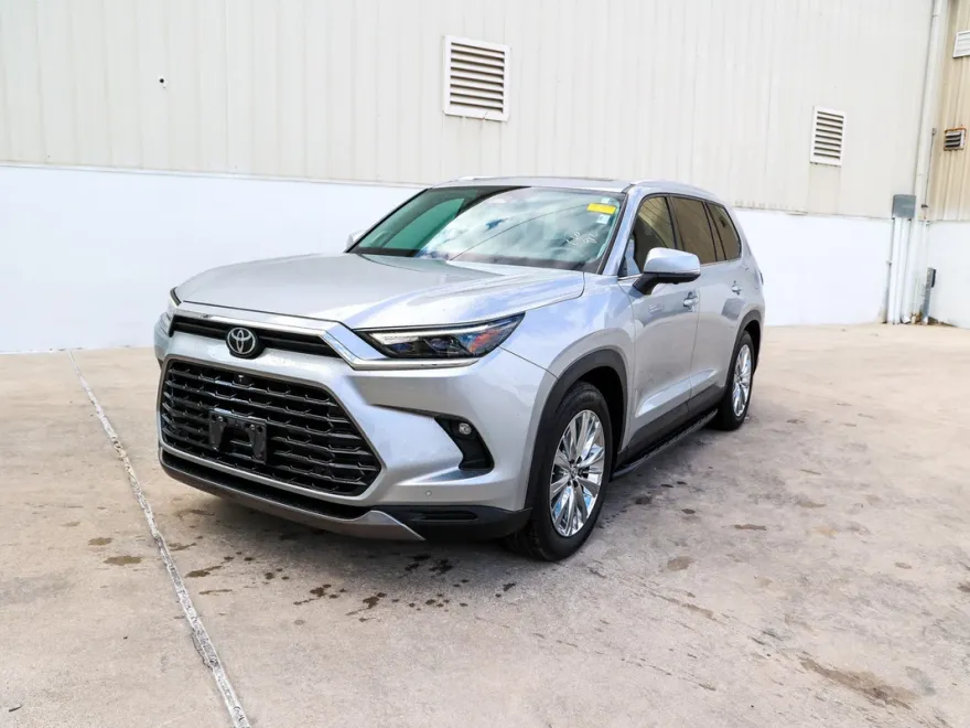 2024 Toyota Grand Highlander Platinum photo 1