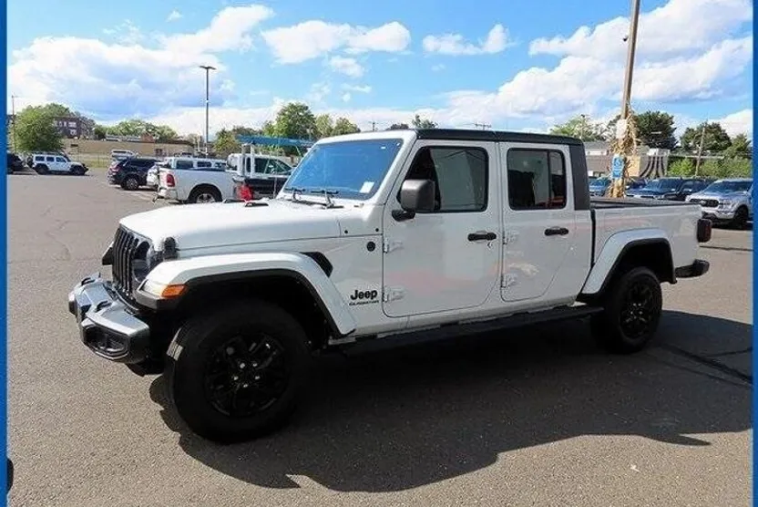 2022 Jeep Gladiator Altitude photo 1