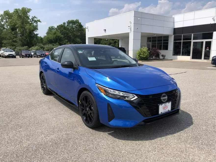 2025 Nissan Sentra SR photo 1