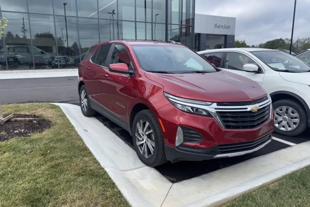 2023 Chevrolet Equinox LT photo 1