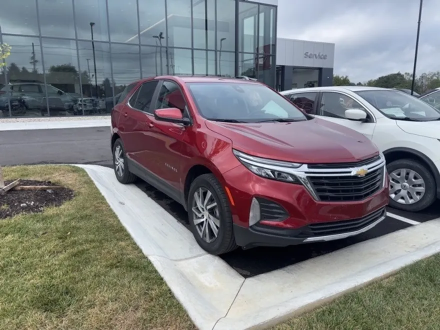 2023 Chevrolet Equinox LT photo 1