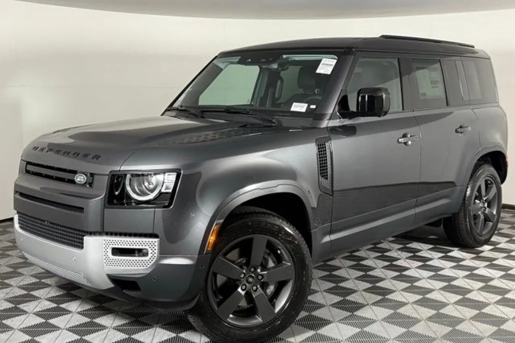 2025 Land Rover Defender 110 S photo 1
