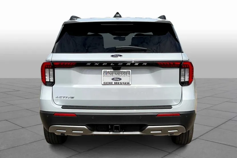 2025 Ford Explorer photo 1