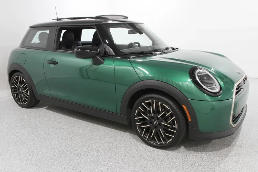 2025 Mini Cooper 2 Door Hardtop Signature photo 1