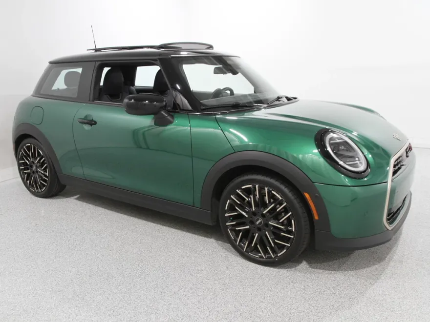 2025 Mini Cooper 2 Door Hardtop Signature photo 1