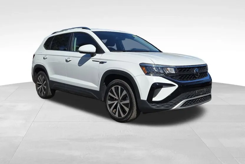 2023 Volkswagen Taos SE photo 1