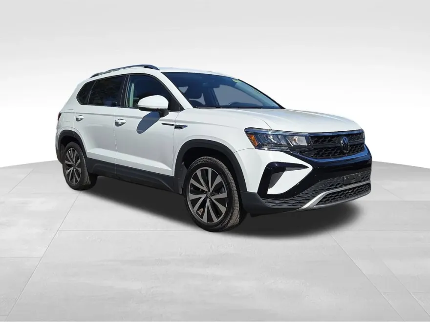 2023 Volkswagen Taos SE photo 1