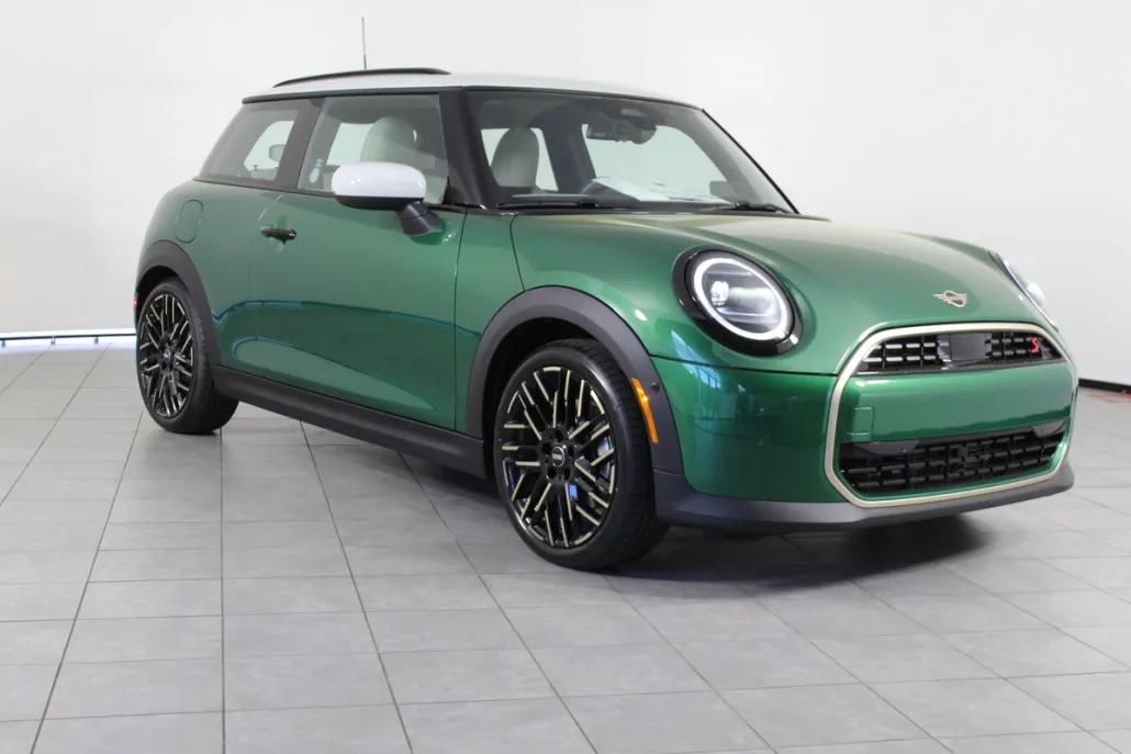 2025 Mini Cooper 2 Door Hardtop Signature photo 1