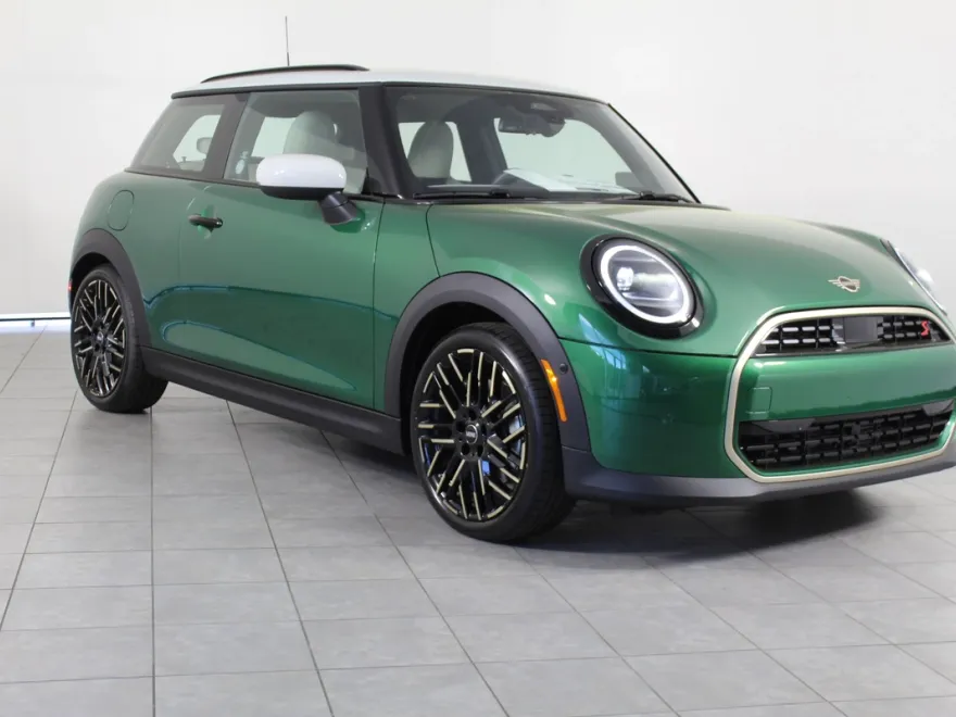 2025 Mini Cooper 2 Door Hardtop Signature photo 1