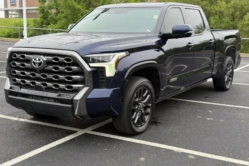 2022 Toyota Tundra Platinum photo 1
