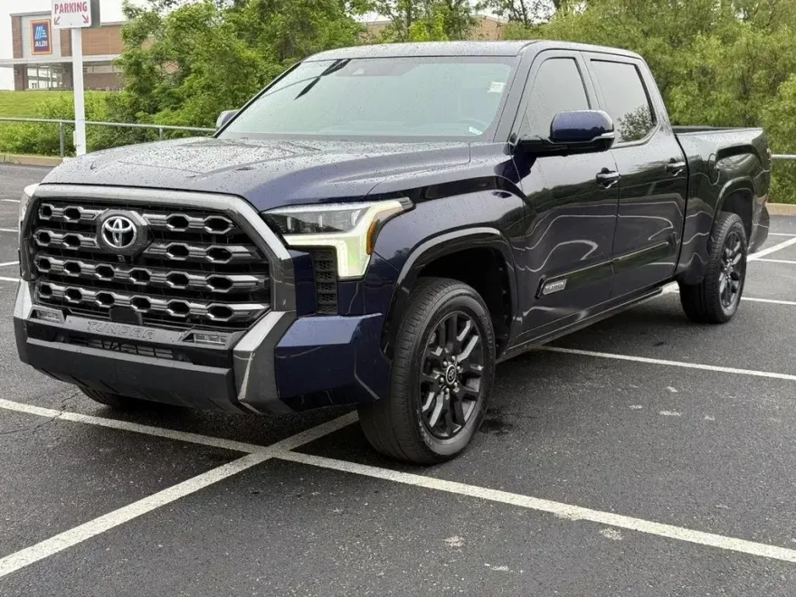 2022 Toyota Tundra Platinum photo 1