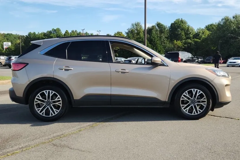 2020 Ford Escape SEL photo 1
