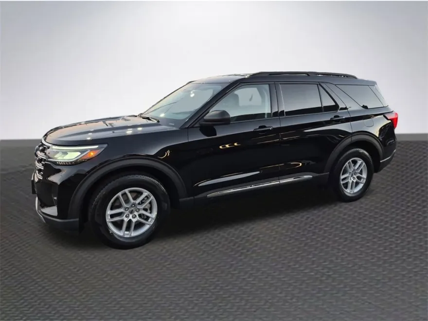 2025 Ford Explorer photo 1