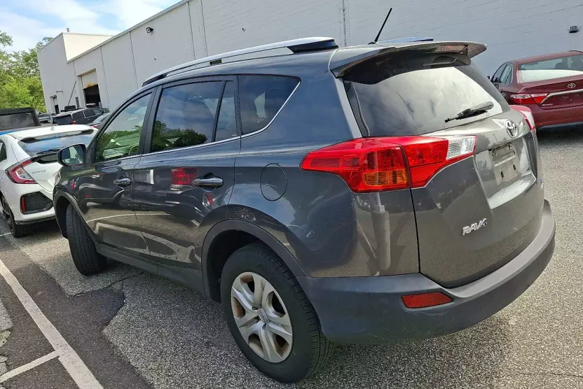 2014 Toyota RAV4 LE photo 1