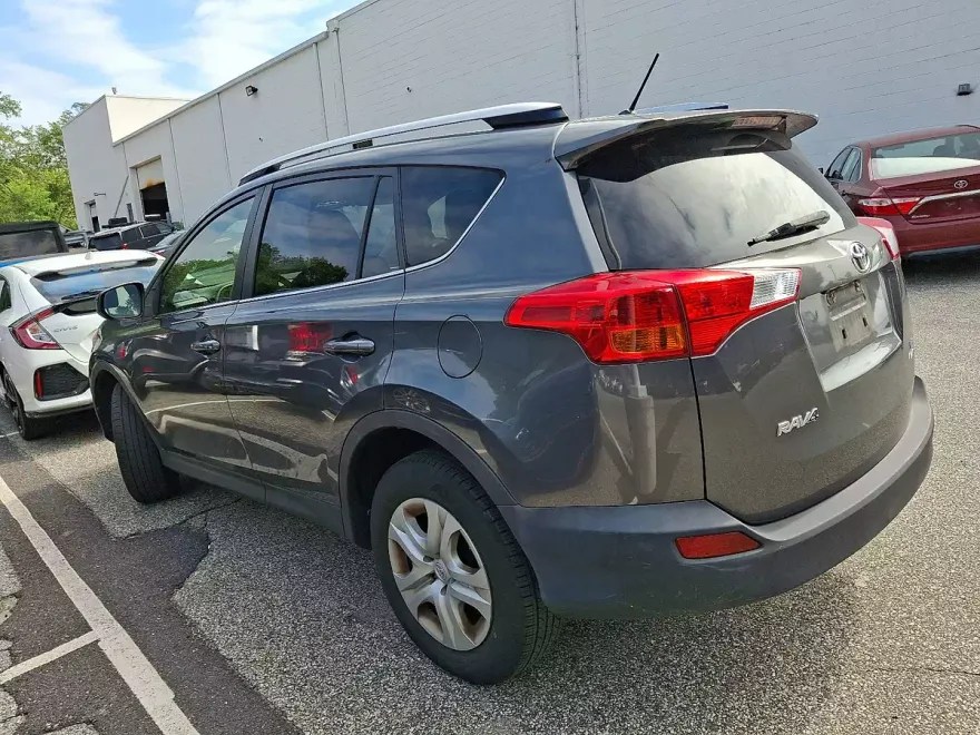 2014 Toyota RAV4 LE photo 1