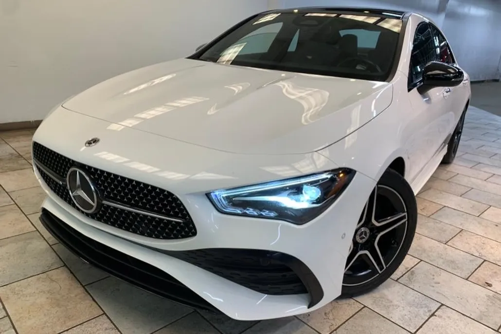 2024 Mercedes Benz CLA 250 4MATIC photo 1