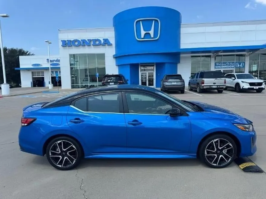 2024 Nissan Sentra SR photo 1