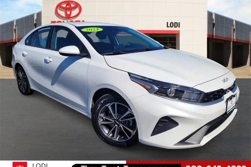 2024 Kia Forte LXS photo 1