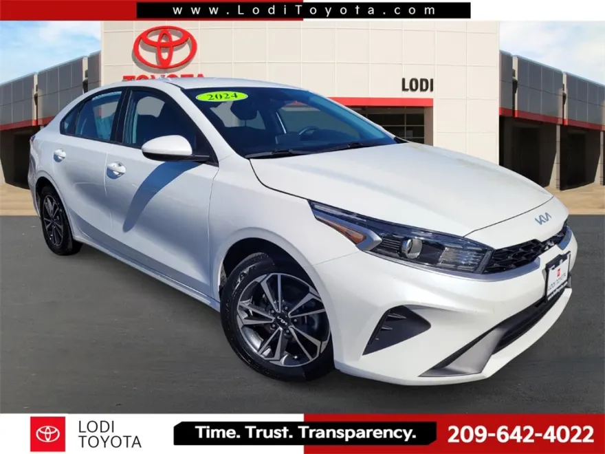 2024 Kia Forte LXS photo 1