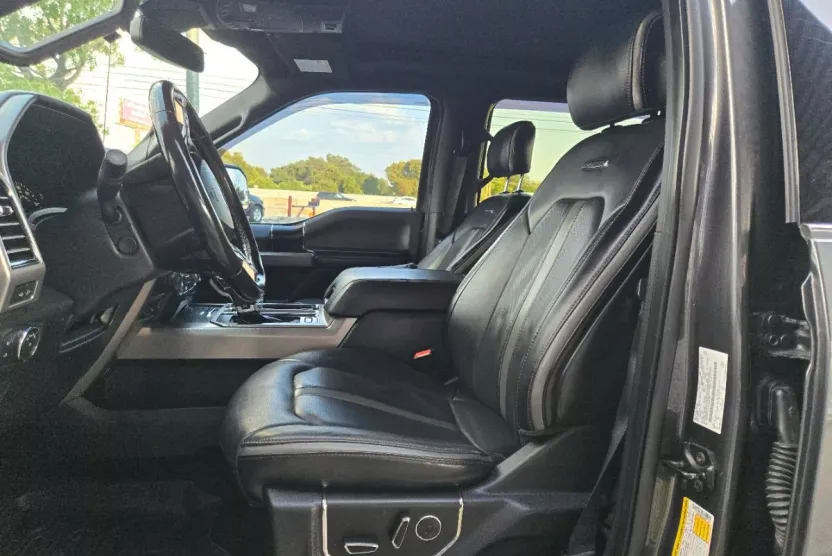 2018 Ford F-150 Platinum photo 1