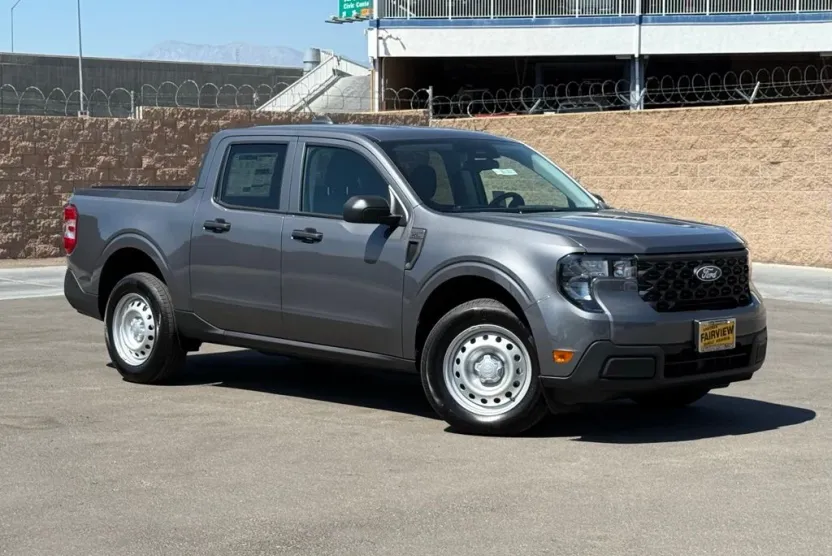 2025 Ford Maverick XL photo 1