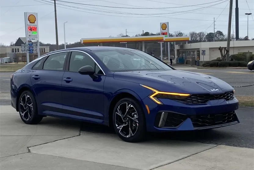 2025 Kia K5 GT-Line photo 1