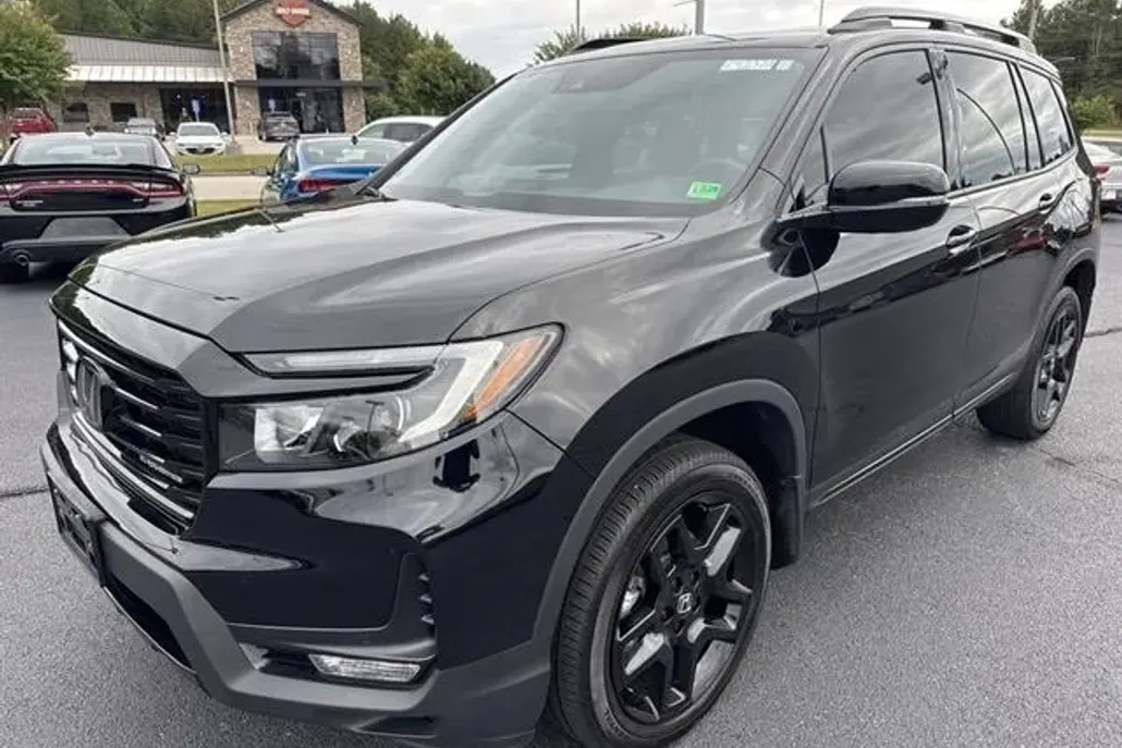 2024 Honda Passport Black Edition photo 1