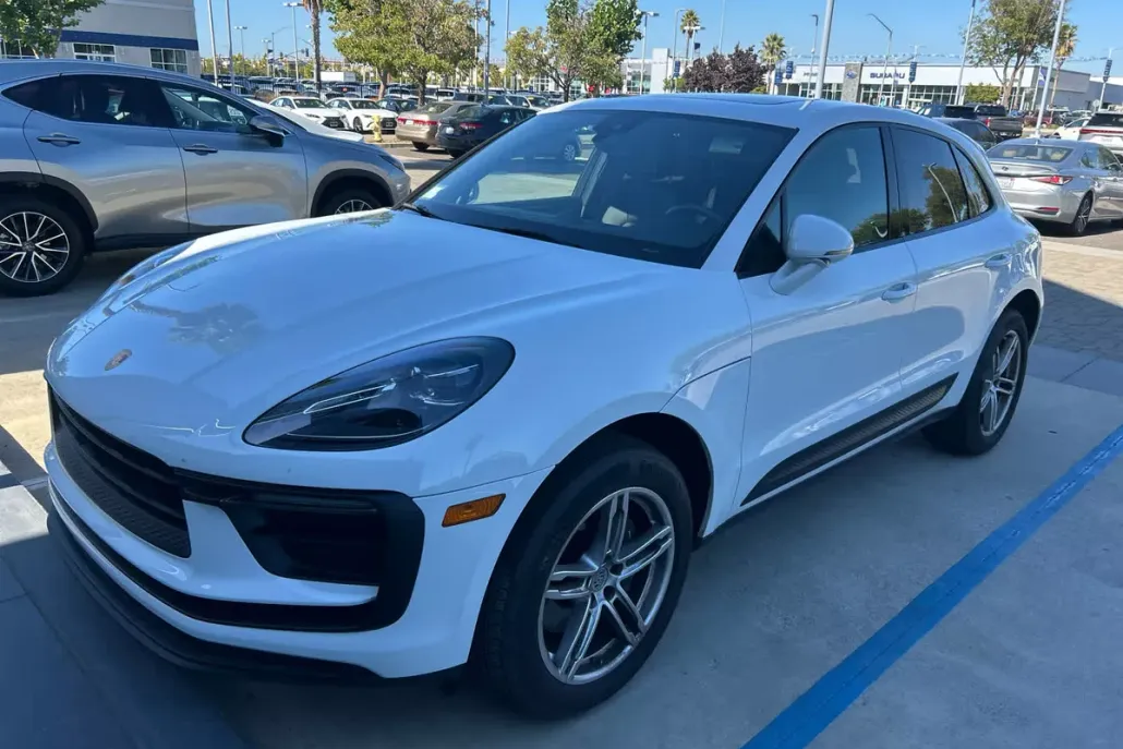 2022 Porsche Macan photo 1