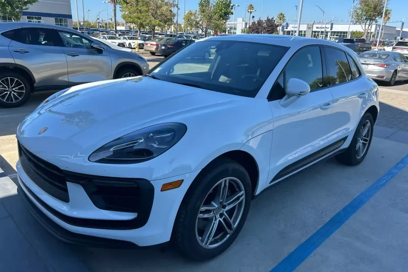 2022 Porsche Macan photo 1