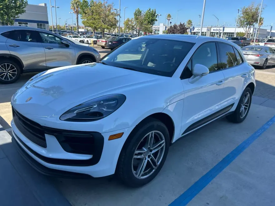 2022 Porsche Macan photo 1