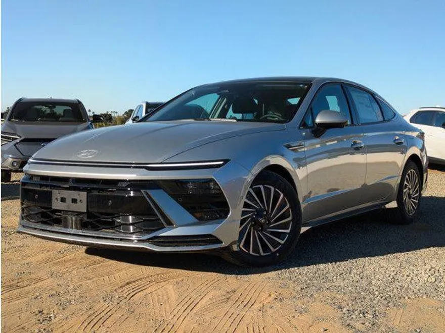 2025 Hyundai Sonata Hybrid Limited photo 1