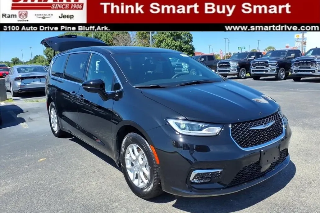 2026 Chrysler Pacifica photo 1