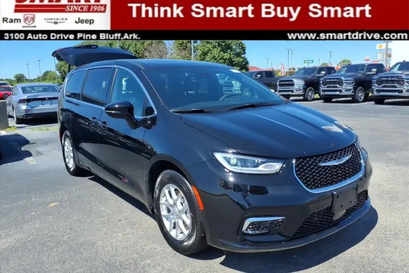 2026 Chrysler Pacifica photo 1