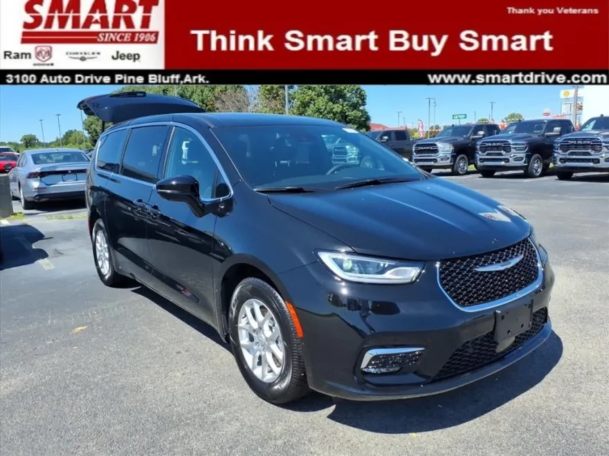 2026 Chrysler Pacifica photo 1