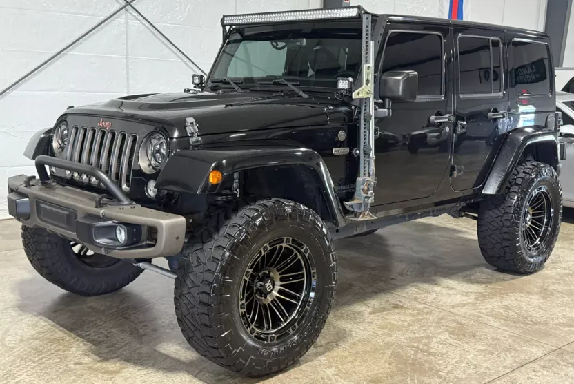 2016 Jeep Wrangler Unlimited Sahara photo 1