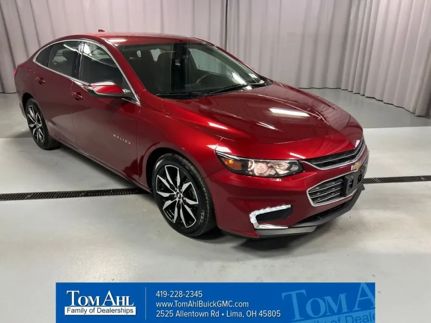 2017 Chevrolet Malibu 1LT photo 1